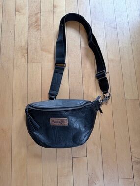 Wrangler Black cross body bag